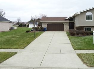 9200 Maplewood St, Saint John, IN 46373