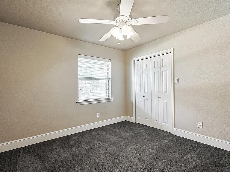 218 Raintree Dr — Photo 12