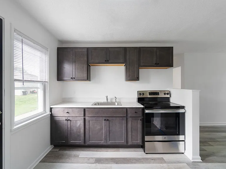 30 Midland Heights Cir E — Photo 1