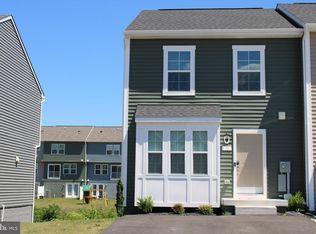 33 Scrub Pine Ct, Bunker Hill, WV 25413