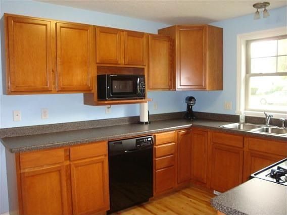2nd image of 908 Prairie Ave
