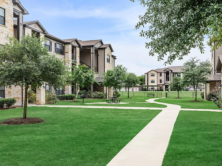 Willow Creek Apartments — Photo 24