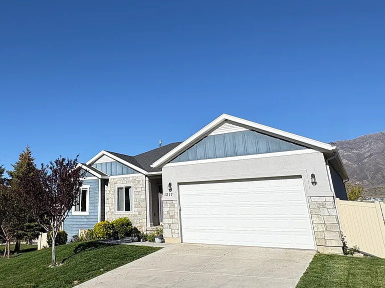 1217 Hillshire Dr #1 — Photo 3