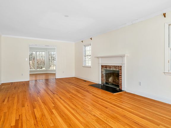 5th image of 12 Norton Ln