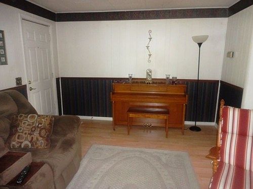3rd image of 832 S Pine St