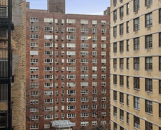 4th image of 30 W 61st St APT 7H