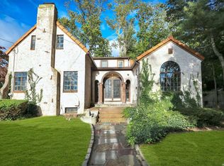 3 Woodlawn Ave, Oakdale, NY 11769
