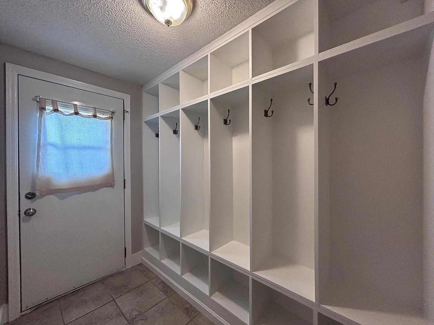 4 Bed 2 Bath — Photo 2