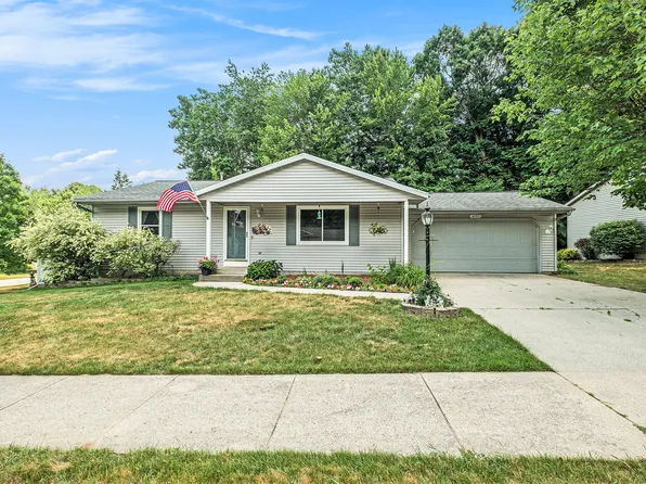 4153 Chasseral Dr NW, Comstock Park, MI 49321