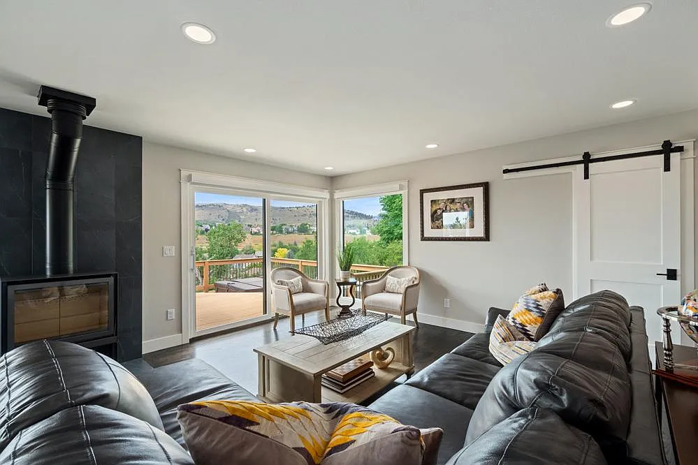 4 bed, 5100 sqft, $5,990 — Photo 1