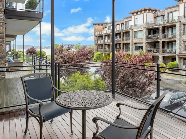 18 Rivers Edge Drive #211, Tarrytown, NY 10591