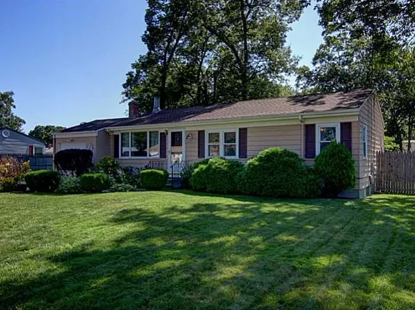 170 Edman St, Warwick, RI 02886