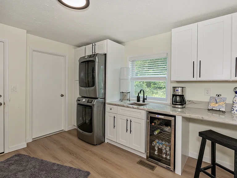 569 Bishop Rd — Photo 16