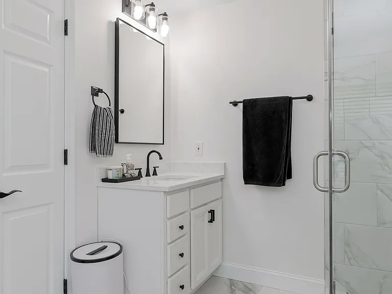 413 Clayton Ln — Photo 30
