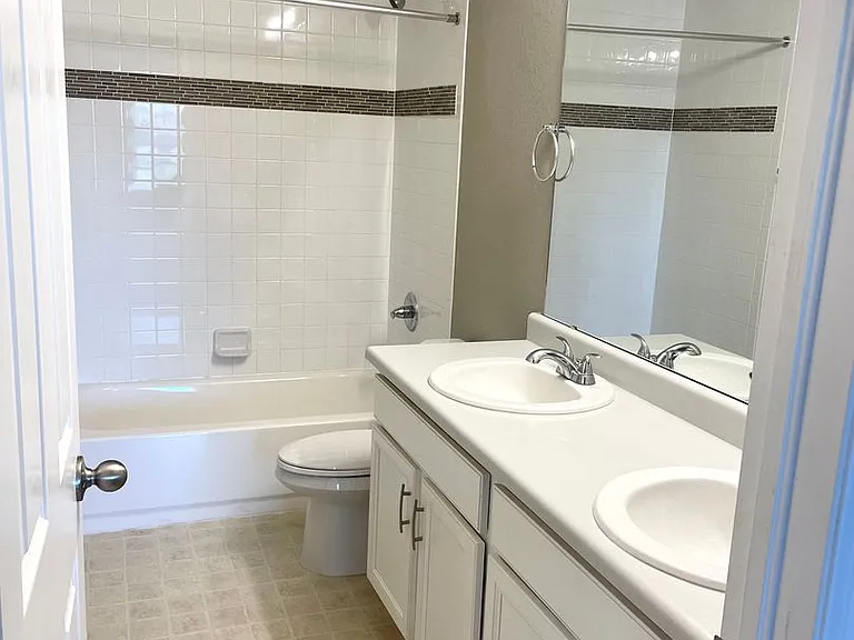 25147 E Maple Ave — Photo 28