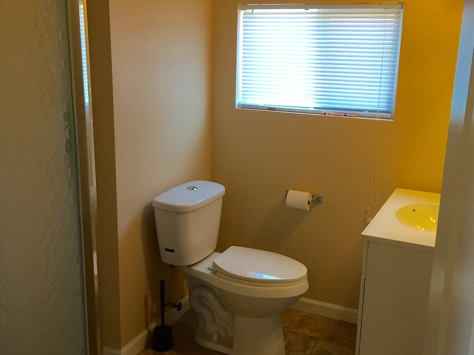 8 bed, 3000 sqft, $830 — Photo 2
