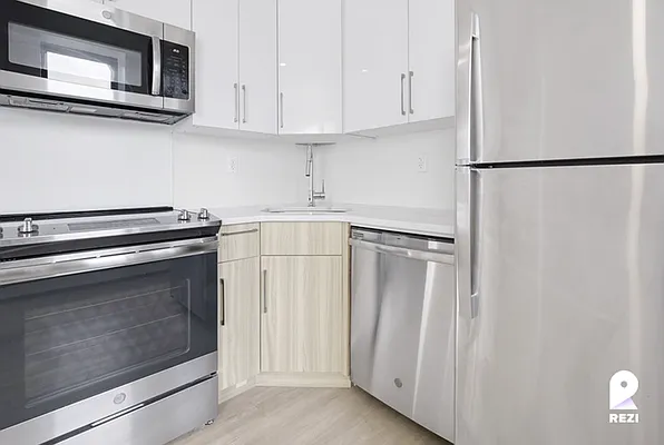 Rented by REZI | media 16