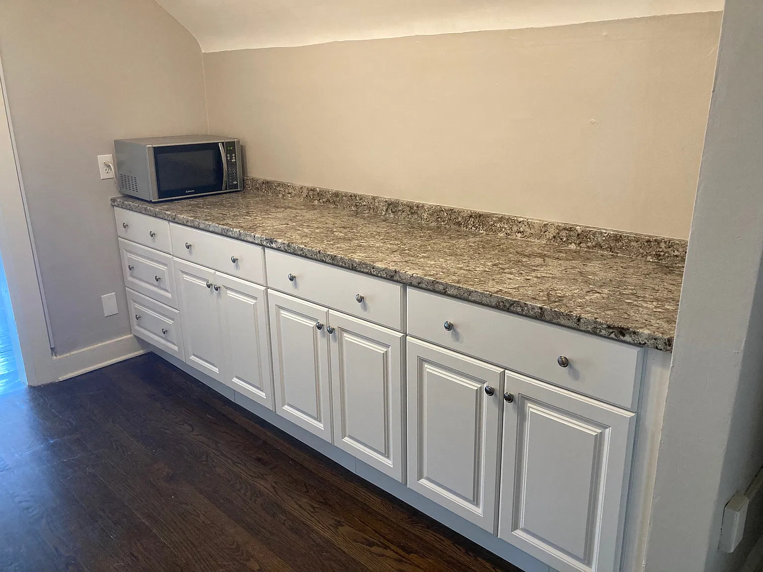 2 bed, 850 sqft, $1,050 — Photo 3