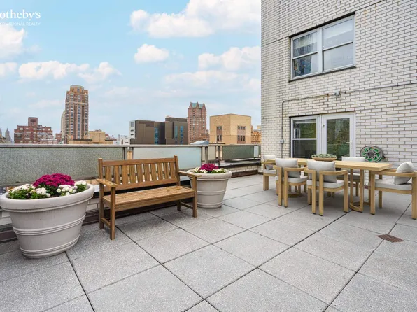 301 East 75th Street image 15 of 30