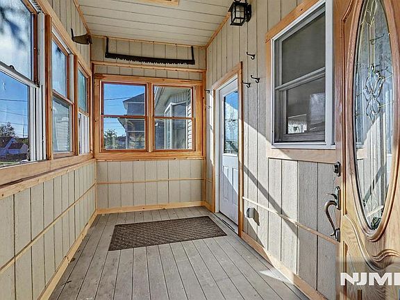 4th image of 12-58 4th Street
