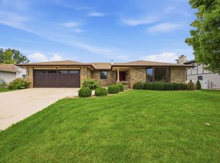 2122 Sherborn Ln, Schaumburg, IL 60193