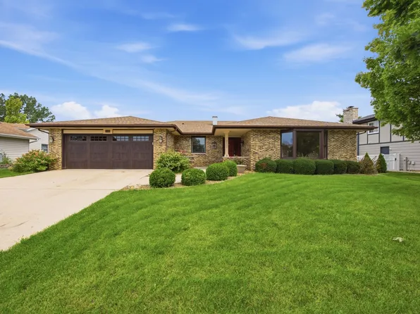 2122 Sherborn Ln, Schaumburg, IL 60193
