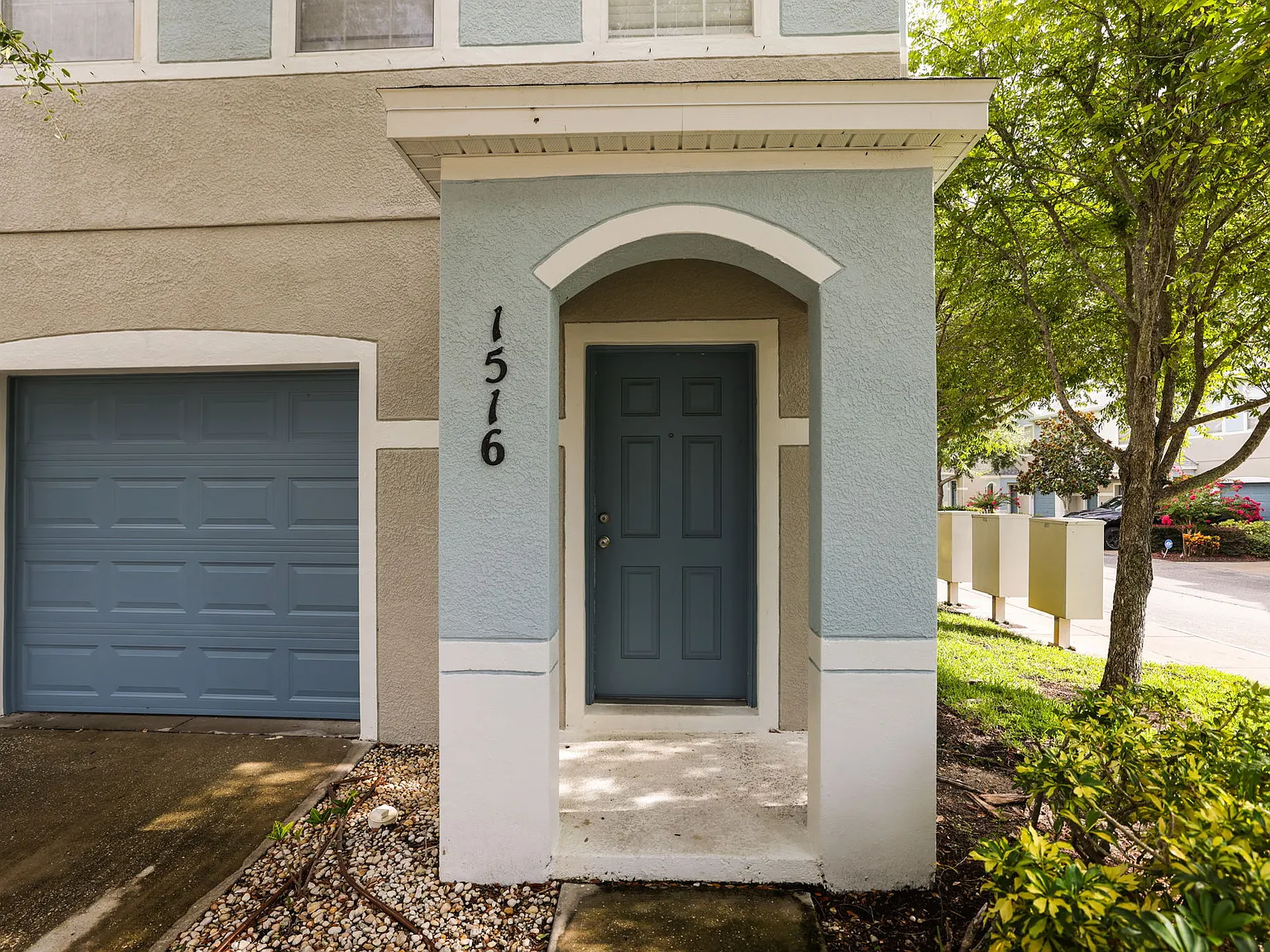3 bed, 2.5 bath, 1496 sqft, $2,400 — Photo 2