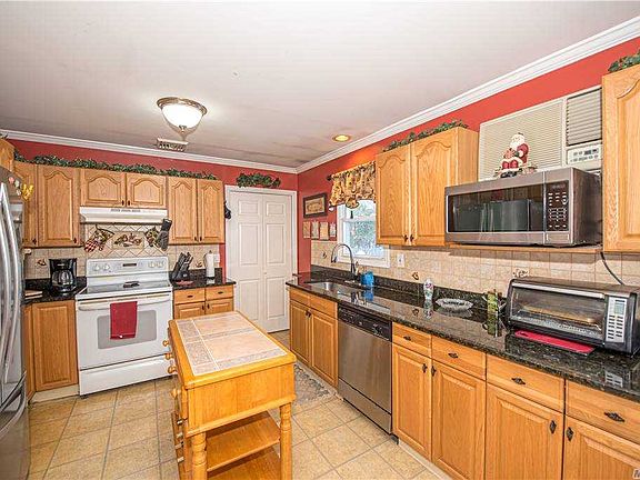 5th image of 269 Carlton Dr E
