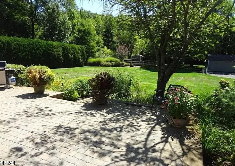 246 Fresh Ponds Rd — Photo 2
