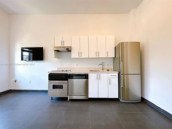 2nd image of 1600 Euclid Ave APT 207