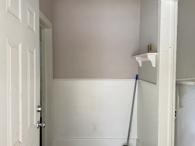 260 Hill St — Photo 3