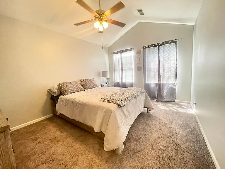 11 S Oakhurst Dr — Photo 5