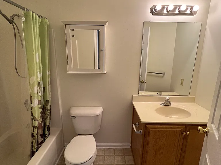 224 N Oak St — Photo 11