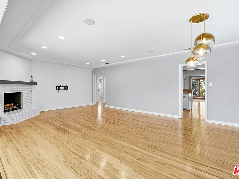 7424 W 81st St — Photo 5