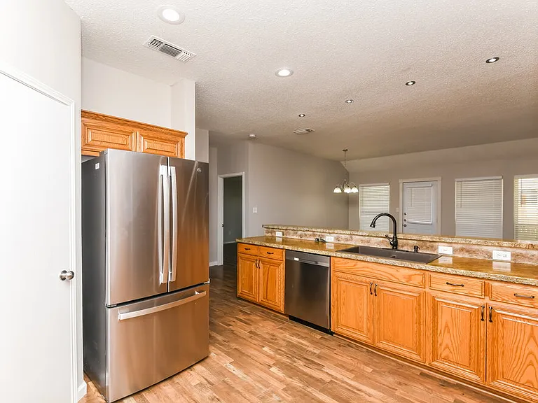 415 Marybeth Dr — Photo 6