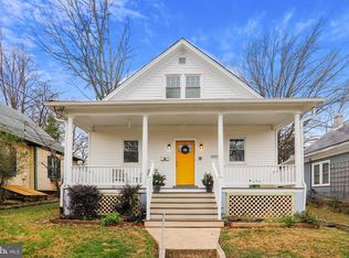 4026 35th St, Mount Rainier, MD 20712