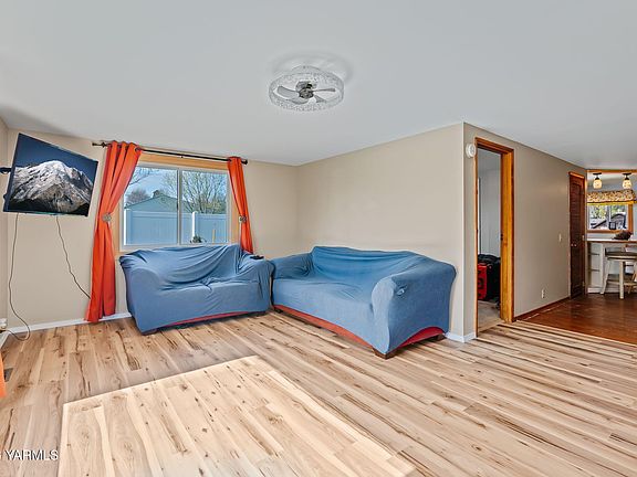 5th image of 7907 Meadowbrook Rd