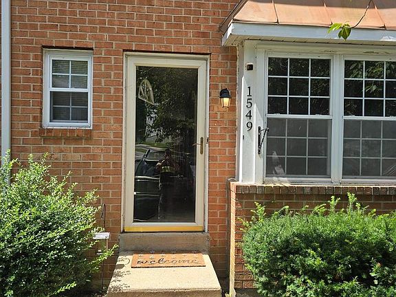 3rd image of 1549 S Coventry Ln
