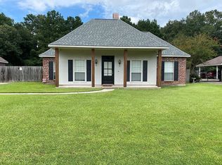 8097 Versailles Ave, Denham Springs, LA 70706