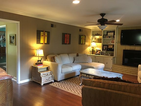3rd image of 7080 Buckingham Dr
