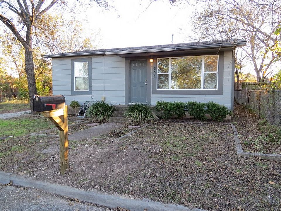 1st image of 202 E Carpenter Ave