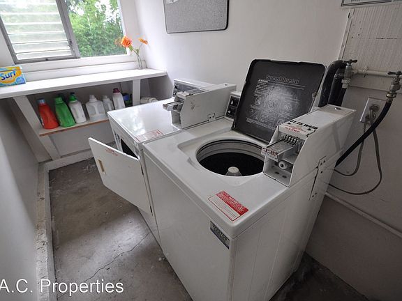 5th image of 121 W Arrellaga St #3