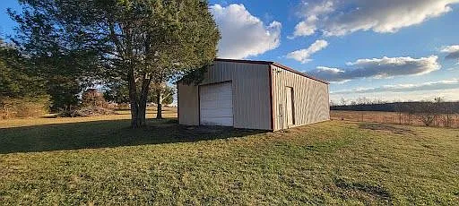 360 Oak Hill Dr — Photo 2