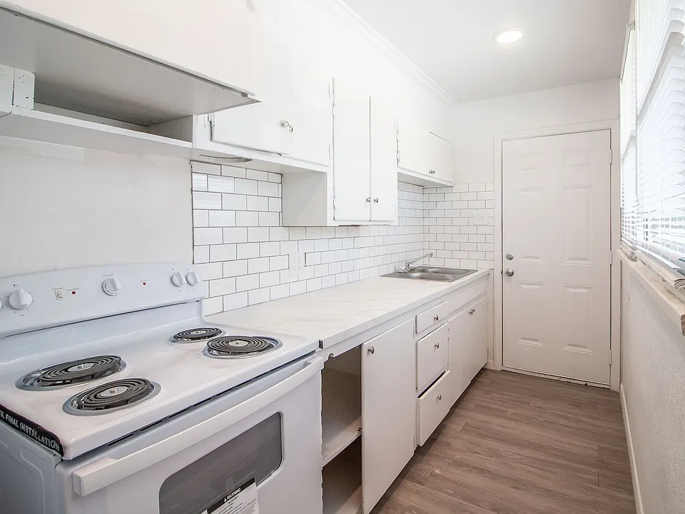 1610 45th St