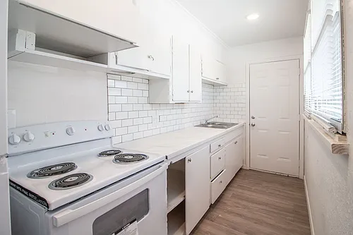 1610 45th St Photo 1