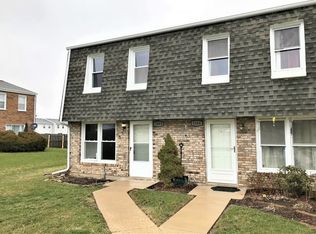 1663 Shamrock Ct, Aurora, IL 60505