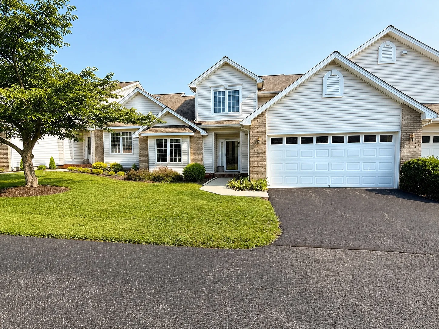 4 bed, 2100 sqft, $2,750 — Photo 1