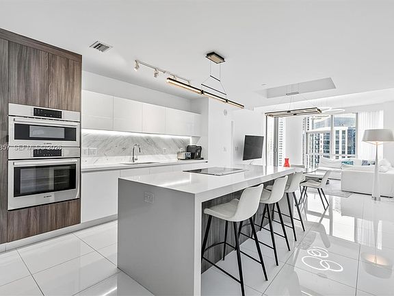 5th image of 851 NE 1st Ave #3611
