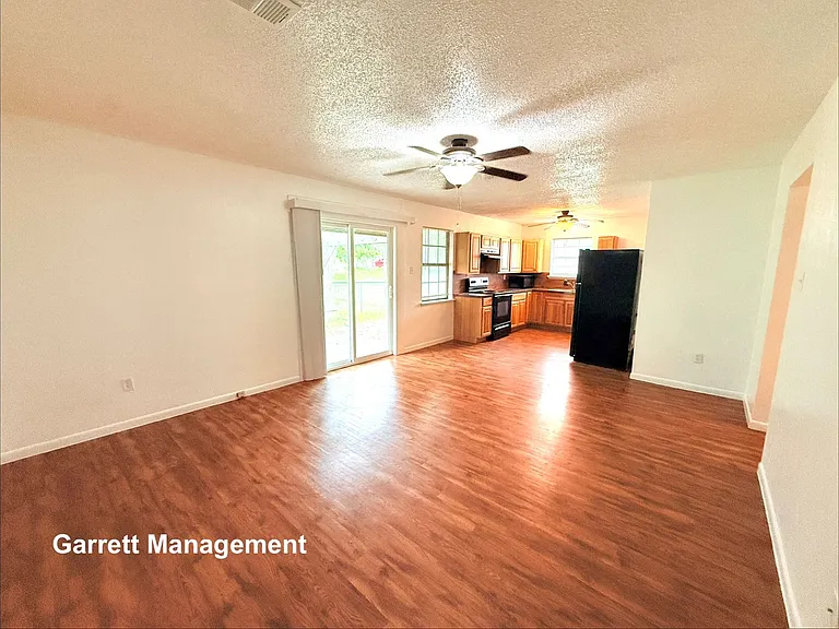 106 N Fairview St — Photo 5