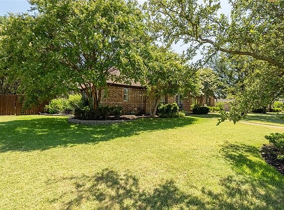 5th image of 109 Applewood Ln